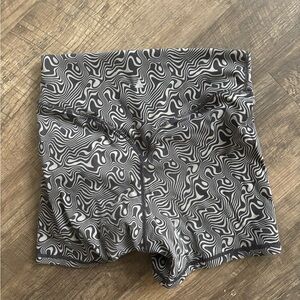 balance athletica small workout shorts- trippy pattern